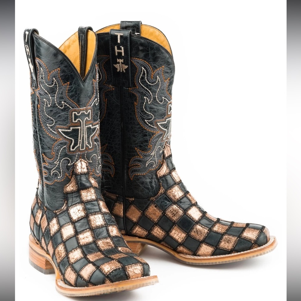 Tin Haul Womens Rose Gold Leather Ooh La La
Black Cowboy Boots Size 6 - Picture 2 of 6